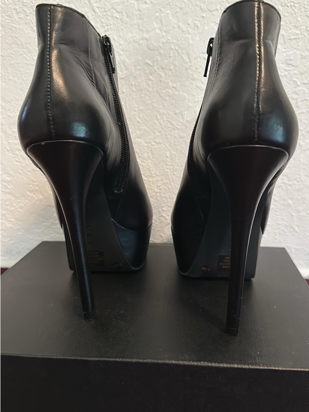 Gianni Bini Black Leather Peep-Toe Platform Ankle Boots - Picture 2 of 4